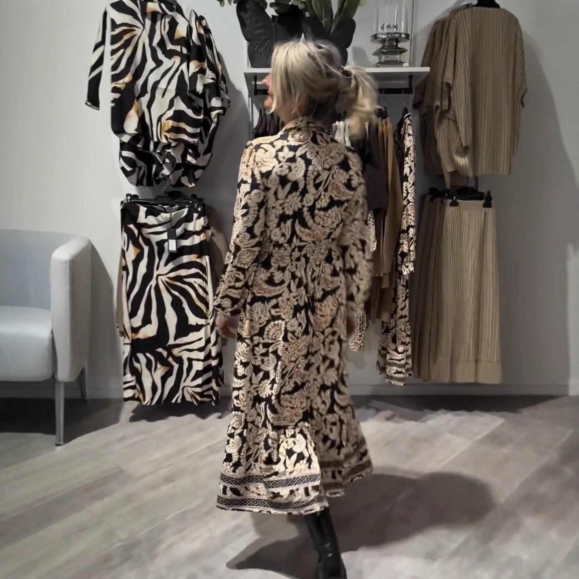 Lilia | Koszulowa Sukienka Retro w Kwiatowy Deseń